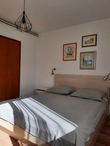 Postel nebo postele na pokoji v ubytování Apartments Lera