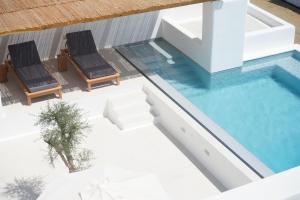 Bazén v ubytovaní Alio Naxos Luxury Suites alebo v jeho blízkosti