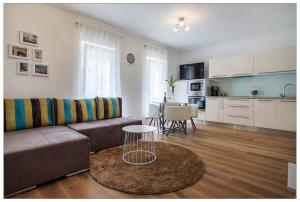 Kuchyňa alebo kuchynka v ubytovaní AMALIJA APARTMENT