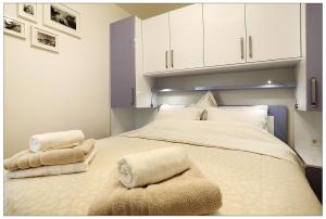 Posteľ alebo postele v izbe v ubytovaní AMALIJA APARTMENT