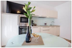 Kuchyňa alebo kuchynka v ubytovaní AMALIJA APARTMENT