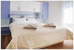 Posteľ alebo postele v izbe v ubytovaní AMALIJA APARTMENT