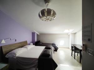 Postel nebo postele na pokoji v ubytování La Scivola Rooms