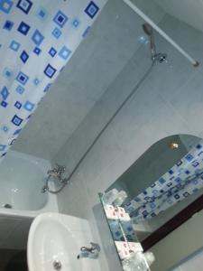 Phòng tắm tại Hostal Arenal