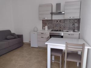 Η κουζίνα ή μικρή κουζίνα στο Casa degli Agrumi al Centro +13 φωτογραφίες
