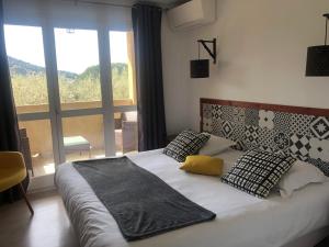 Postel nebo postele na pokoji v ubytování La Picholine en Provence + 14 fotografií