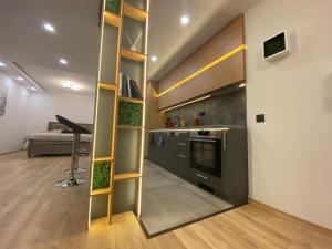 Kuchyň nebo kuchyňský kout v ubytování DV13 Luxury Suite Sofia Center + 9 fotografií