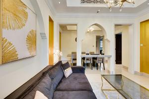 Zdjęcie z galerii obiektu Souk al Bahar apartment near Burj Khalifa w Dubaju
