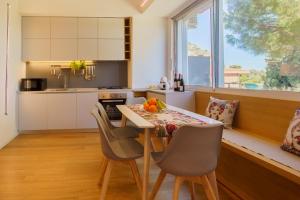 Kuchyňa alebo kuchynka v ubytovaní Domus Aurea Luxury Apartment Cefalù + 7 fotografií