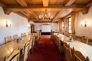 Restaurace v ubytování Hotel Gasthof Alte Post Holzkirchen