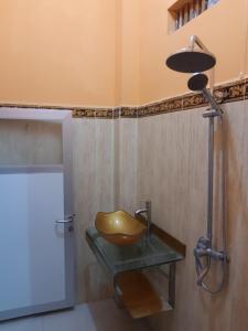 Kupatilo u objektu Rezka Roomz Syari'ah