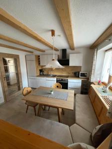 Kuchyň nebo kuchyňský kout v ubytování Ferienwohnung Grüntenblick