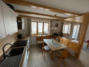 Kuchyň nebo kuchyňský kout v ubytování Ferienwohnung Grüntenblick
