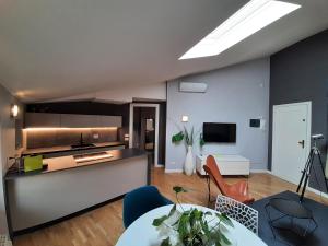 Gallery image of MoAA - Modern Art Apartment in Desenzano del Garda