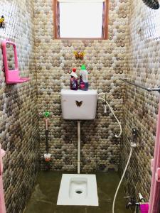 Ett badrum på Homestay TokAbah