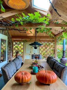 a wooden table with pumpkins on top of it at B&B Achterom in Thorn