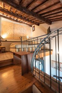 Bazén v ubytování Hotel Della Fortezza nebo v jeho okolí