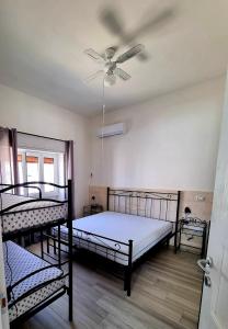 A bed or beds in a room at Le case di Pat - Casa Marea