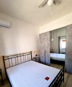 A bed or beds in a room at Le case di Pat - Casa Marea