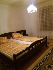two twin beds in a bedroom with a chandelier at Guest House - Wai derhim in Sibiu