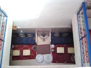 una vista dall'interno di una scatola di una camera di Dar Margot Marrakech a Marrakech