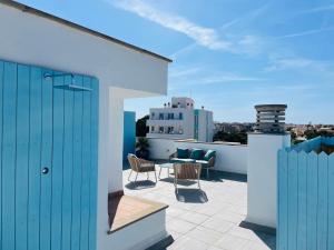 a patio with a table and chairs on a roof at Blue House Mallorca in Ses Salines