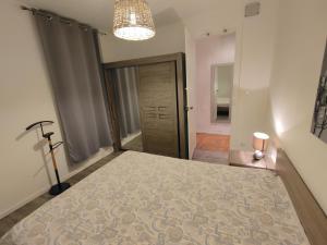 Кровать или кровати в номере Appartement centre-ville pour séjour et cure