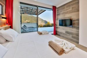 A bed or beds in a room at Villa Asal, villa with private pool and amazing mountain view