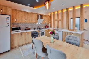 A kitchen or kitchenette at Villa Asal, villa with private pool and amazing mountain view