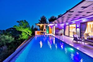 The swimming pool at or close to Villa Asal, villa with private pool and amazing mountain view