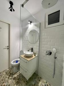 a white bathroom with a sink and a toilet at APARTAMENT 3 camere Neptun in Neptun +16 photos