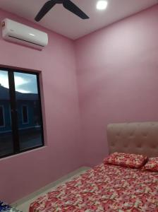 a bedroom with a bed and a window at Homestay Armand Pengkalan Balak Melaka in Masjid Tanah