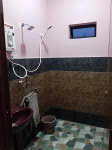 a bathroom with a sink and a toilet and a shower at Homestay Armand Pengkalan Balak Melaka in Masjid Tanah
