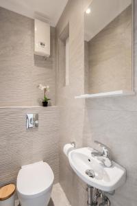Kúpeľňa v ubytovaní Apartment Banje Beach 3