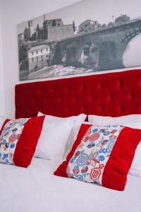 Rúm í herbergi á Top'Otel
