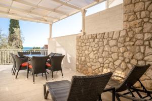 Balkón alebo terasa v ubytovaní Apartment Banje Beach 3