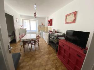 Η κουζίνα ή μικρή κουζίνα στο Studio en rez-de-chaussée tout équipé