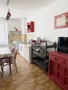 Η κουζίνα ή μικρή κουζίνα στο Studio en rez-de-chaussée tout équipé