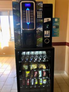 automat z komórką. w obiekcie Hotel Di Rocco w mieście Loreto Aprutino