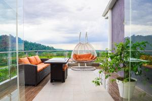 a balcony with a hammock and a swing at THE VIEW HOTEL in Cumanda