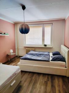 Postel nebo postele na pokoji v ubytování Apartmán Domov Děčín + 24 fotografií