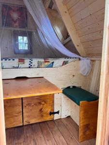 a room with a bed and a desk in a cabin at Märchenhütte- Campen am Wald und See in Neuruppin