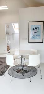 Fotografia z galérie ubytovania loft 85 m2 Wilanow Krolewski self checkin vo Varšave