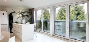 Fotografia z galérie ubytovania loft 85 m2 Wilanow Krolewski self checkin vo Varšave