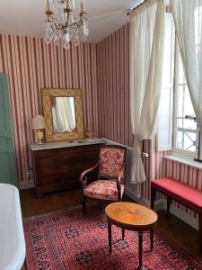 Posezení v ubytování Clos de Mont July, chambres avec vue et terrasse dans demeure historique