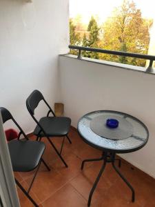 Un balcon sau o terasă la S-Lux apartman
