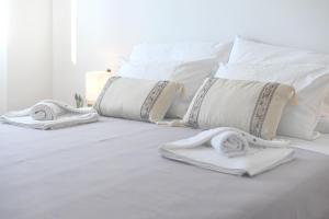 two towels on a bed with white pillows at Apartment Maritimo in Zadar