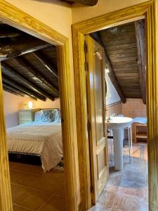 A bed or beds in a room at Casa Artista Még 37 kép