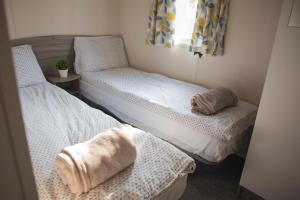 Postelja oz. postelje v sobi nastanitve 41 Orchard Bank, 3 bed, Rockley Park Poole