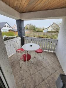 En balkon eller terrasse på Ferienhaus Am Pilgerweg